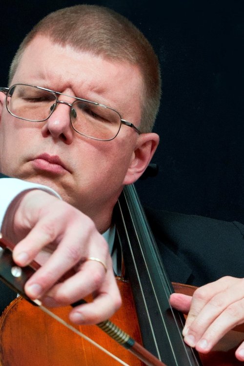Olli Varosen sellokonsertti kirkossa Olli Varosen sellokonsertti kirkossa